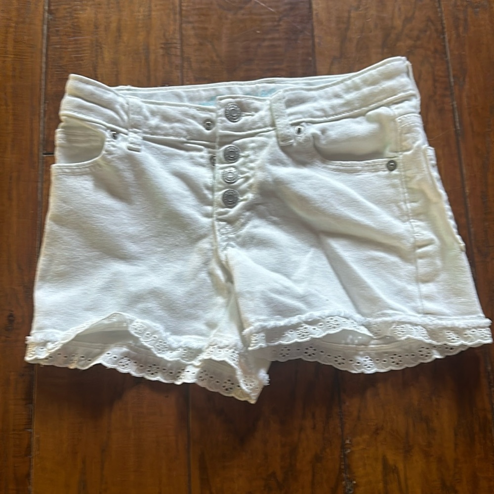 white shorts (Kids)